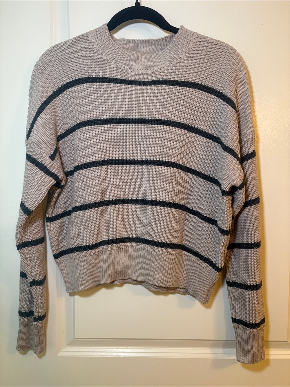 Self Contrast Beige Crewneck Sweater with Green Stripes - Women's Size Medium